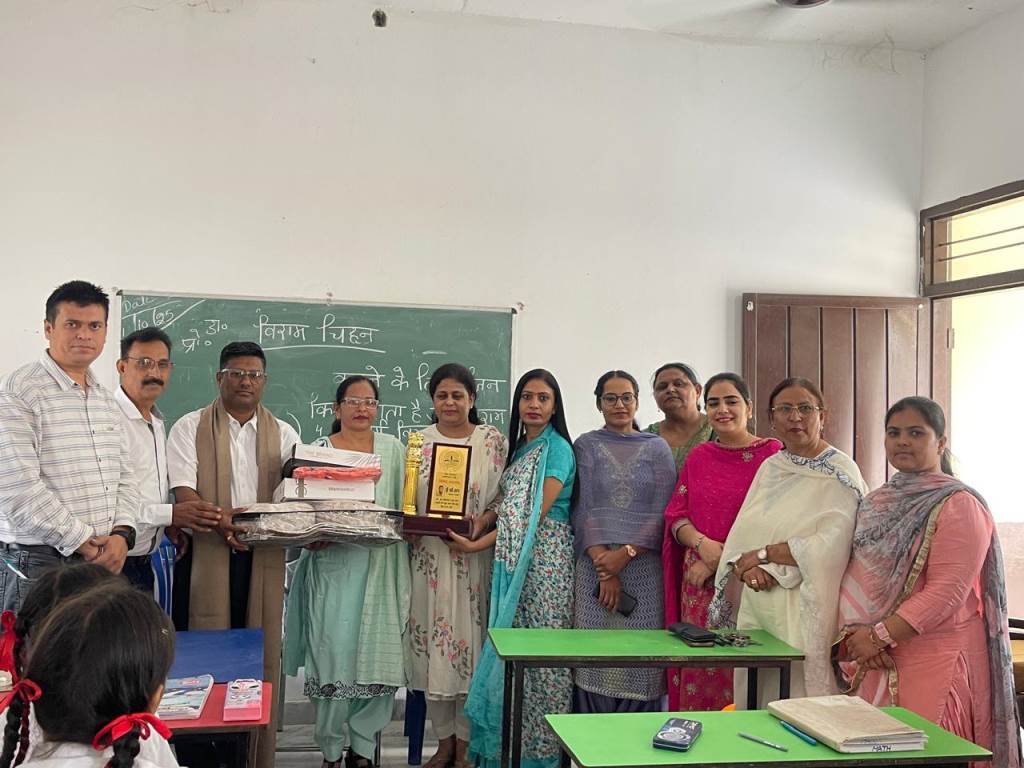 Honor ceremony held on promotion as lecturer